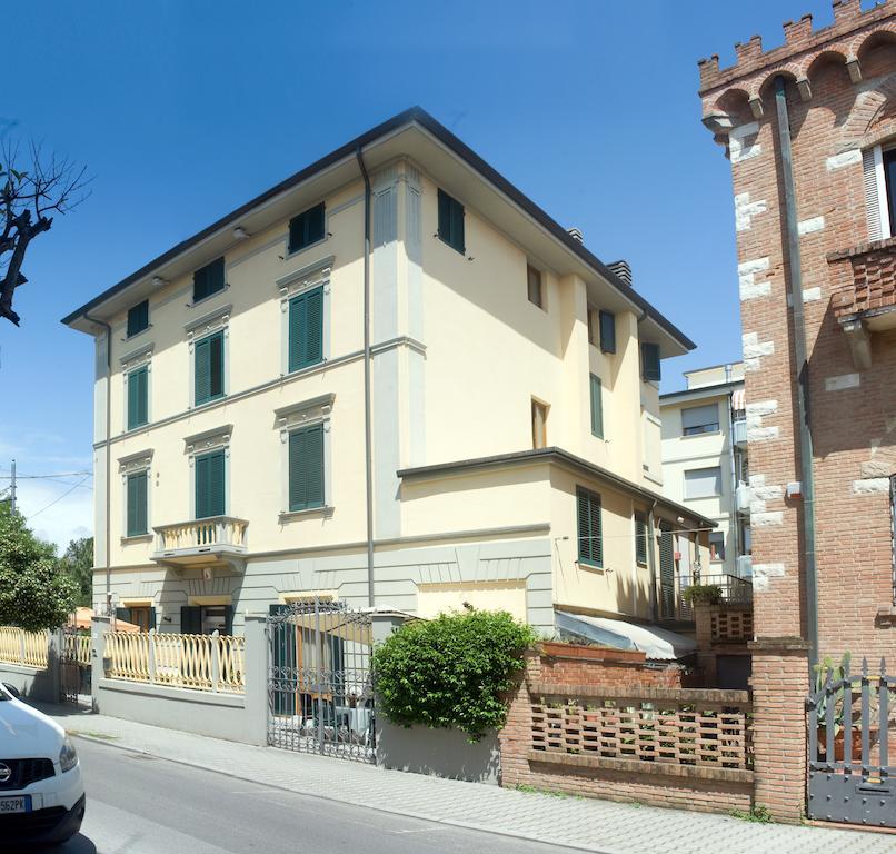 Hotel Vittoria Viareggio Exterior photo