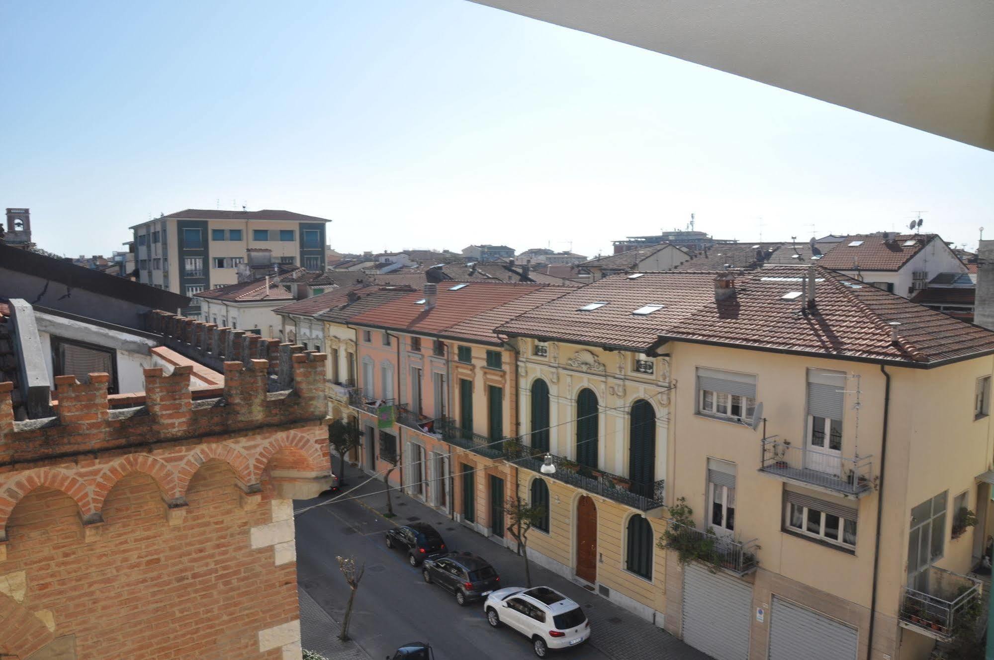 Hotel Vittoria Viareggio Exterior photo