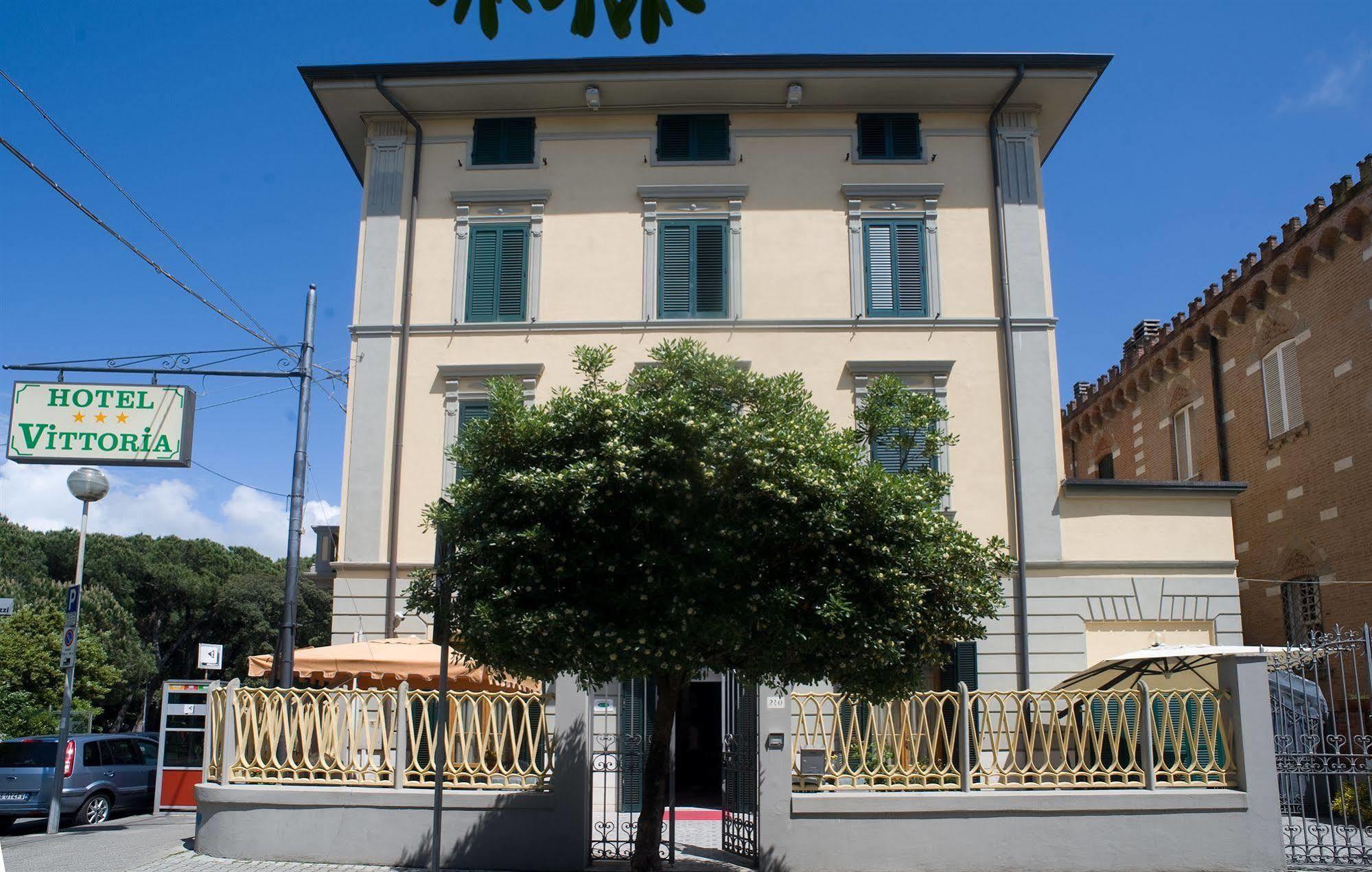 Hotel Vittoria Viareggio Exterior photo