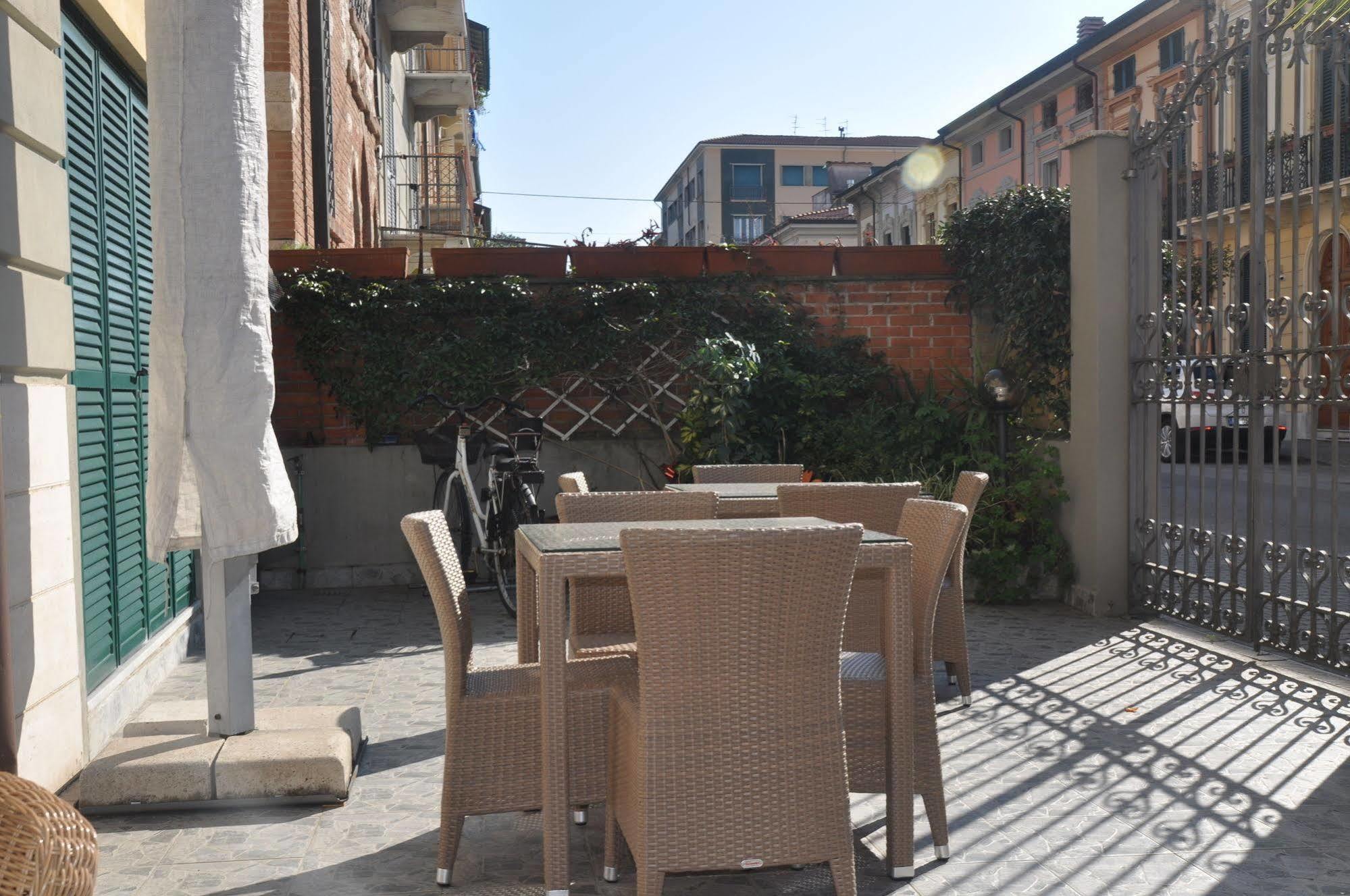 Hotel Vittoria Viareggio Exterior photo