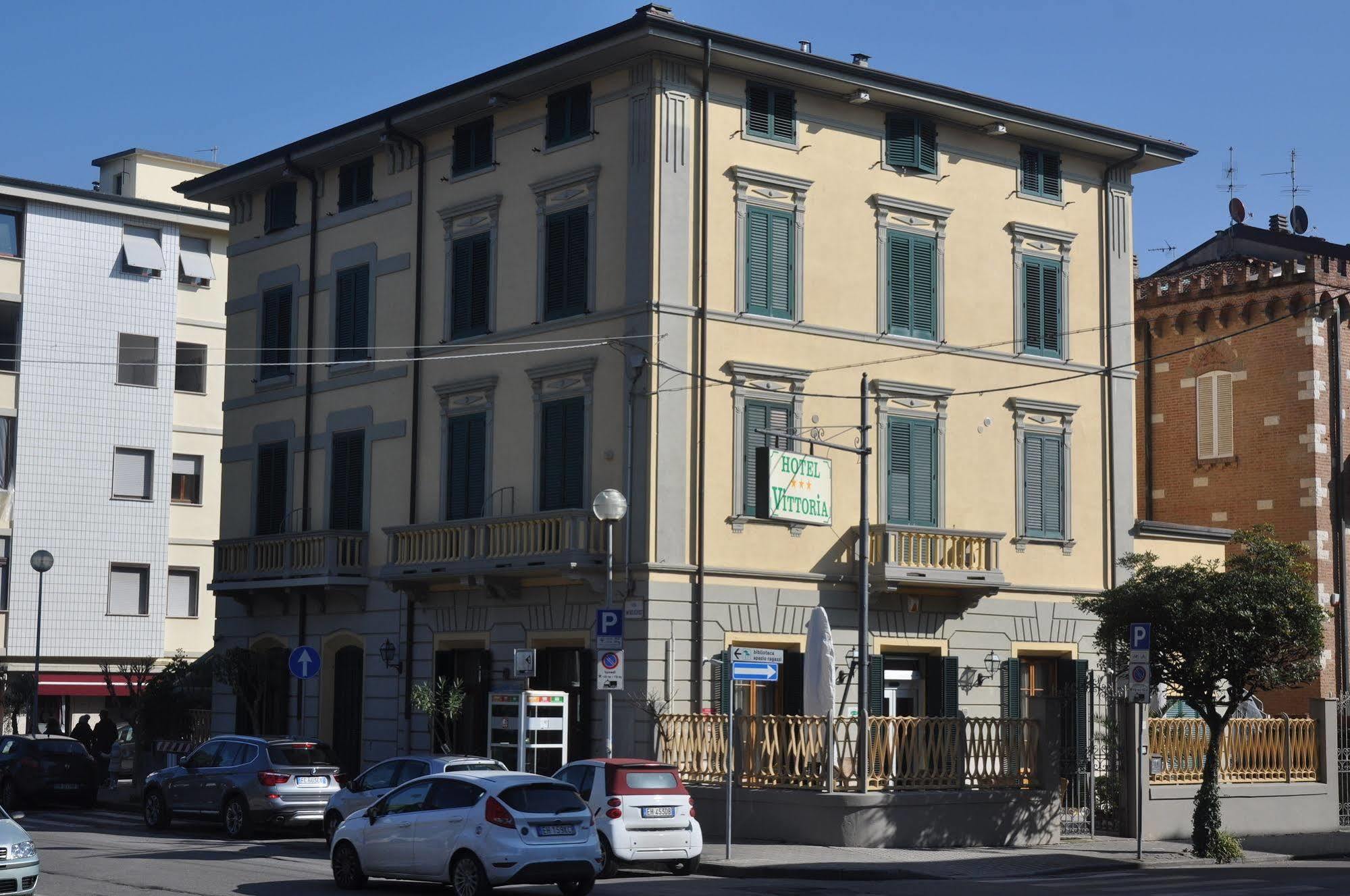 Hotel Vittoria Viareggio Exterior photo